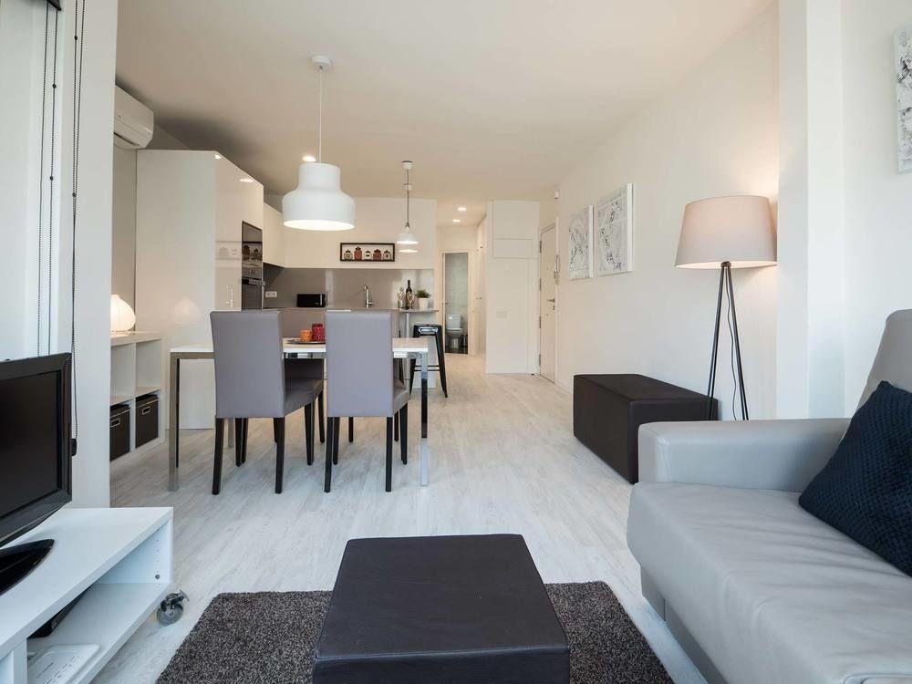 Rent Top Near Plaza De Catalunya *